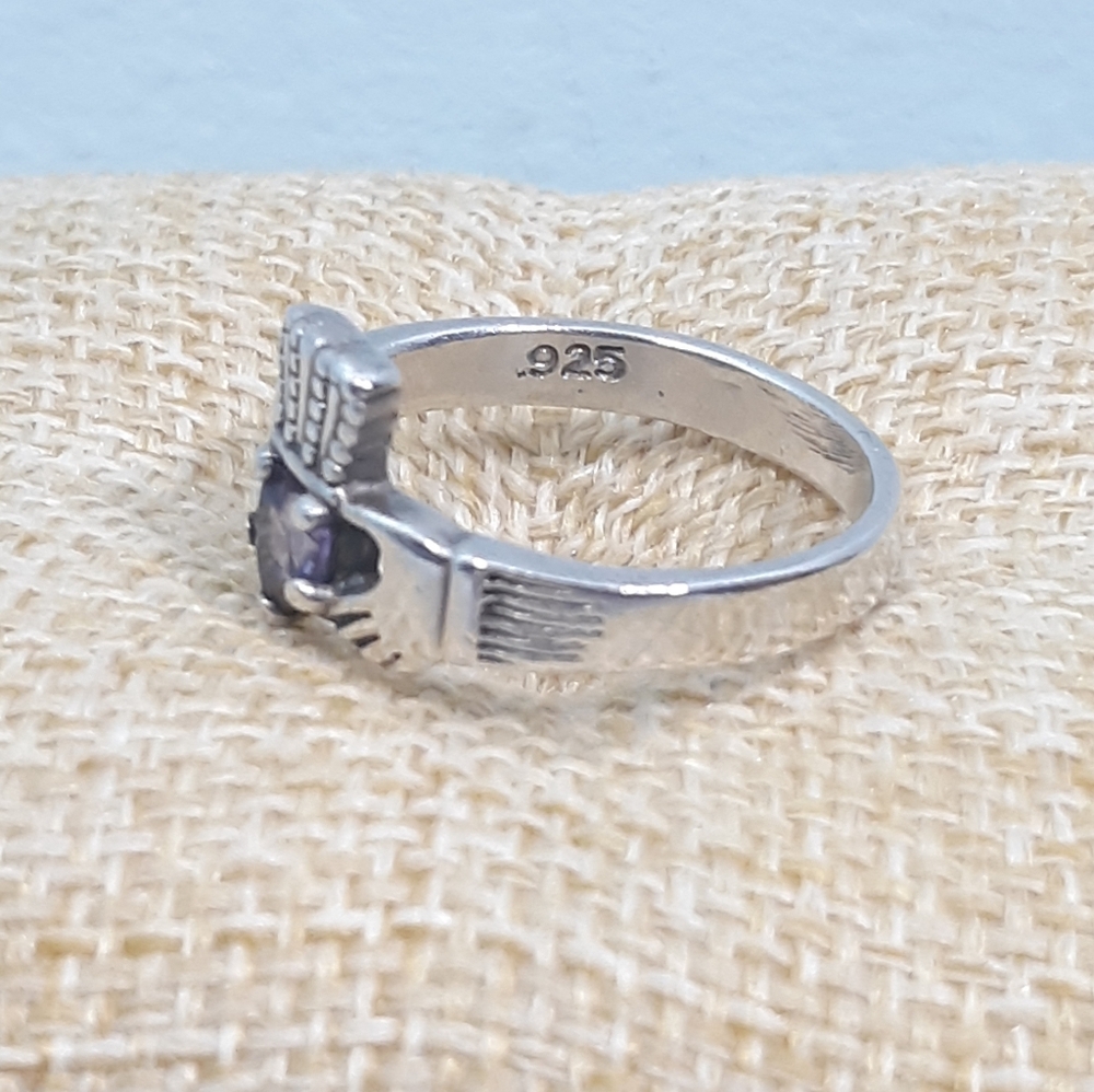 *Sz 8 womens vintage 1980s Sterling Silver Claddagh Ring Signed 925 DM Purple - Picture 5 of 16